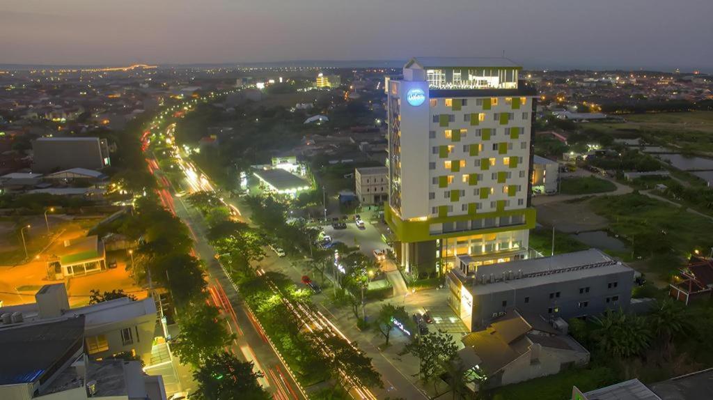 סוראבאיה Hotel Dafam Pacific Caesar מראה חיצוני תמונה