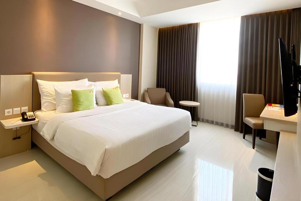 סוראבאיה Hotel Dafam Pacific Caesar מראה חיצוני תמונה