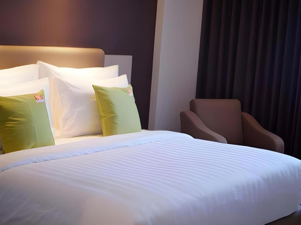 סוראבאיה Hotel Dafam Pacific Caesar מראה חיצוני תמונה
