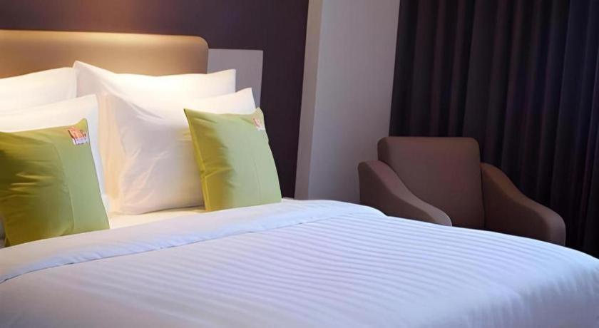 סוראבאיה Hotel Dafam Pacific Caesar מראה חיצוני תמונה