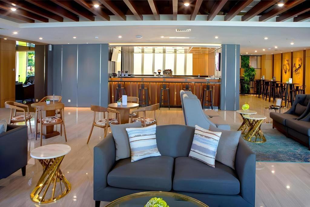 סוראבאיה Hotel Dafam Pacific Caesar מראה חיצוני תמונה
