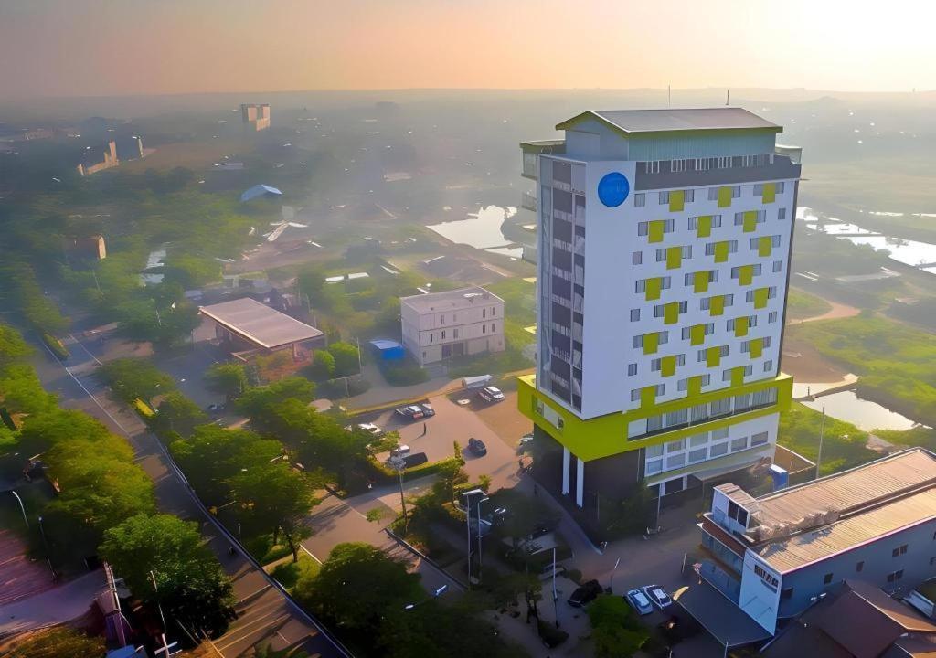 סוראבאיה Hotel Dafam Pacific Caesar מראה חיצוני תמונה