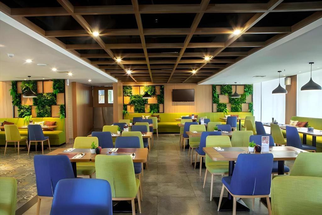 סוראבאיה Hotel Dafam Pacific Caesar מראה חיצוני תמונה