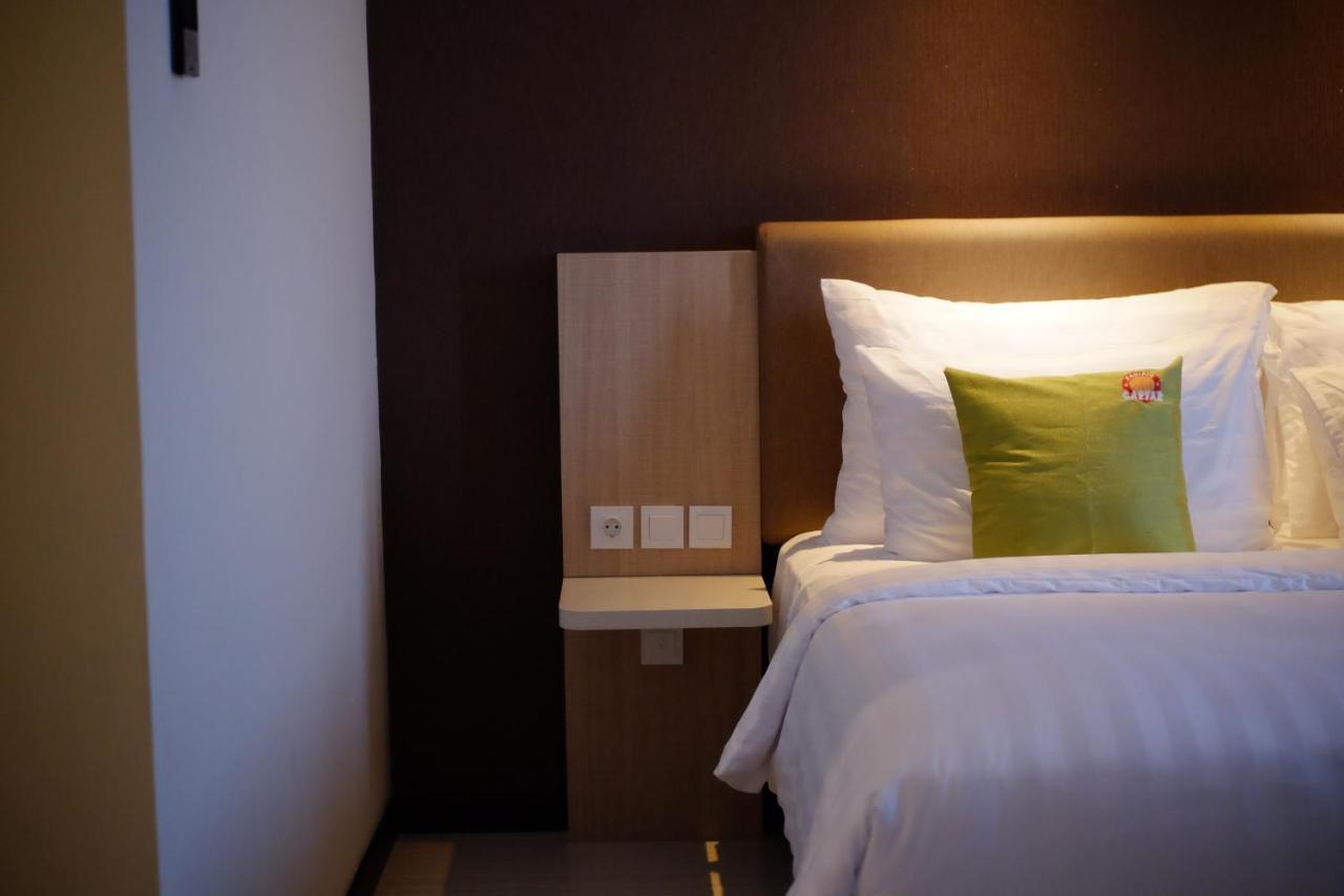 סוראבאיה Hotel Dafam Pacific Caesar מראה חיצוני תמונה