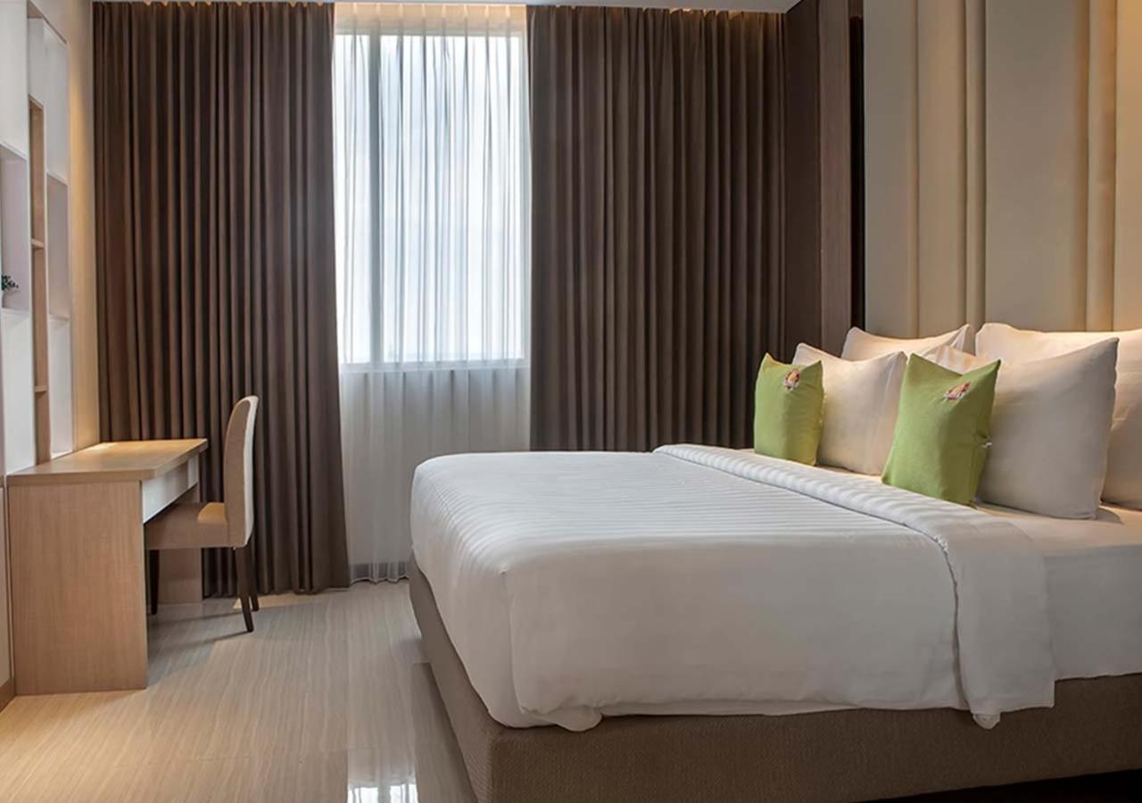סוראבאיה Hotel Dafam Pacific Caesar מראה חיצוני תמונה